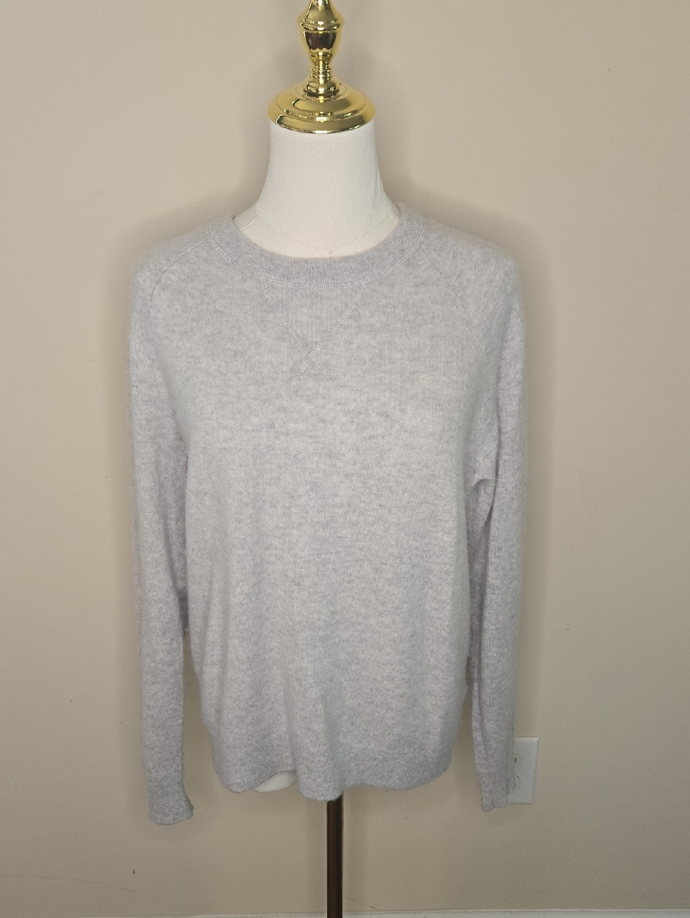 Garnet Hill Light Gray Cashmere Sweater Quiet Luxury Minimalist Wardrobe Staple - Picture 2 of 9